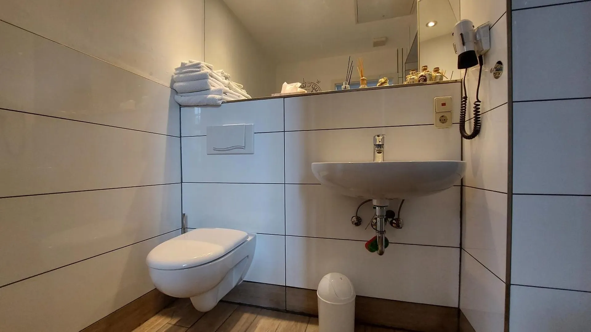 Leipzig Ferienwohnung In Ruhiger Lage דירה